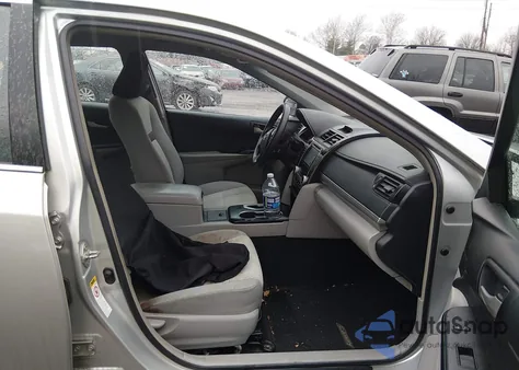 2013 Toyota Camry Le z USA, uszkodzony, nr VIN 4T1BF1FK3DU647055